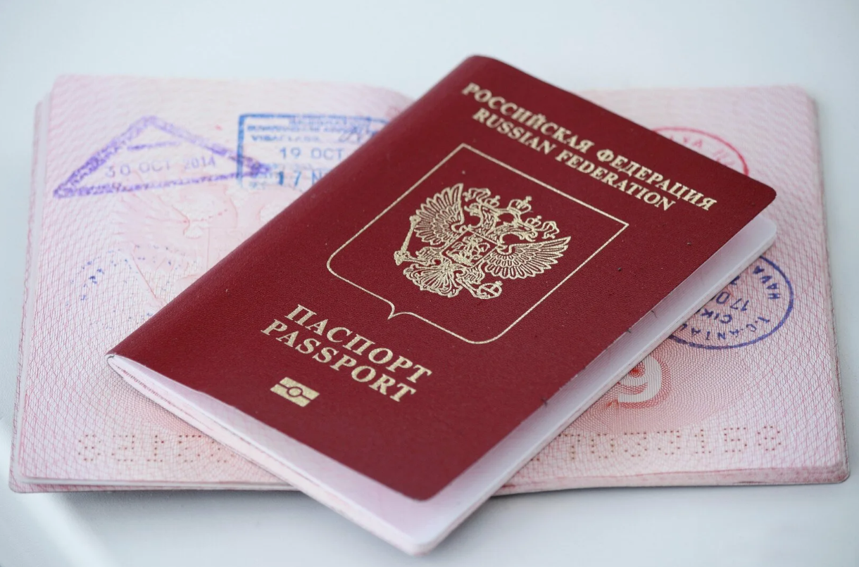 Заселяться в отель теперь можно по загранпаспорту