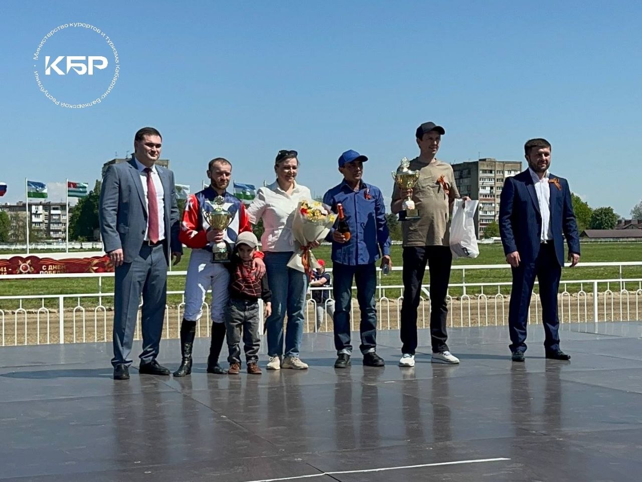 Министр  курортов и туризма КБР Аскер Бифов принял участие в награждении победителей конных соревнований, посвященных Дню Победы
