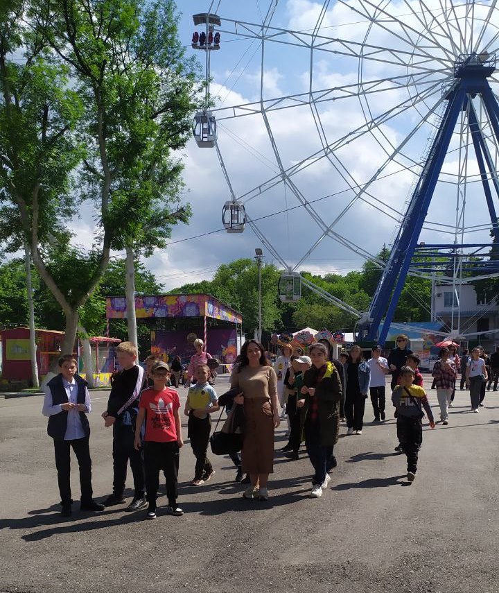 В канун Дня защиты детей по программе соцтуризма ребята из Чегемского и Эльбрусского районов побывали в Нальчике